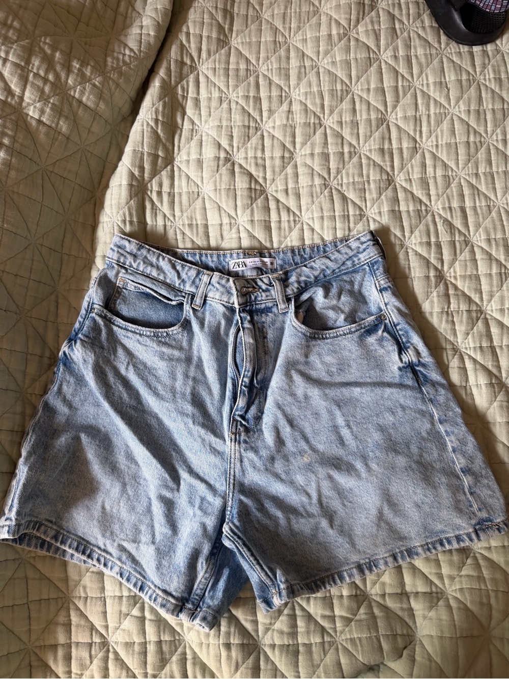 Zara Light Wash Denim High-Rise Women’s Shorts